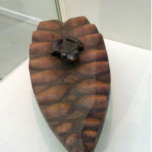 Скульптура Лягушка на листе
